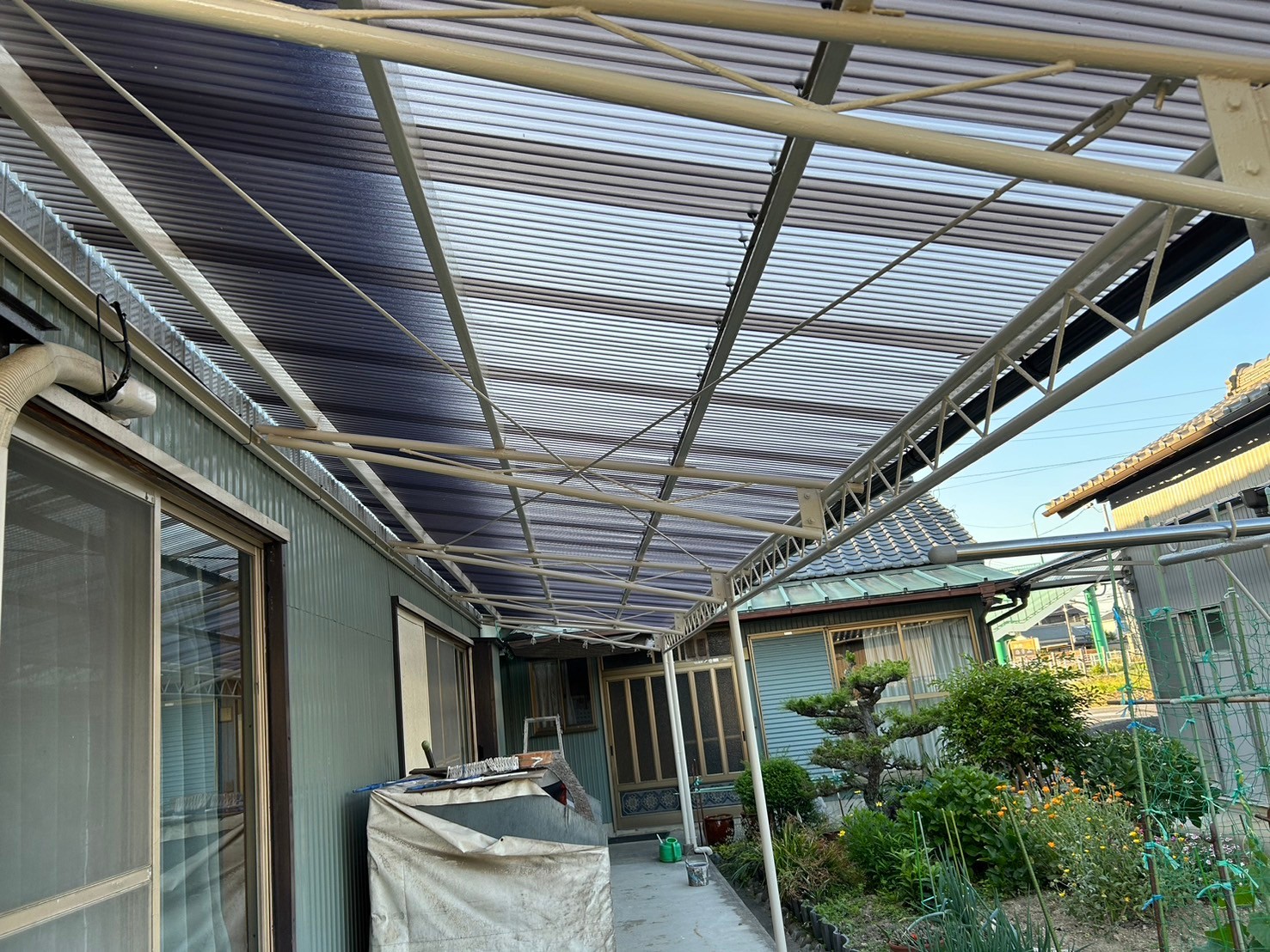 【鉄骨、波板施工後】