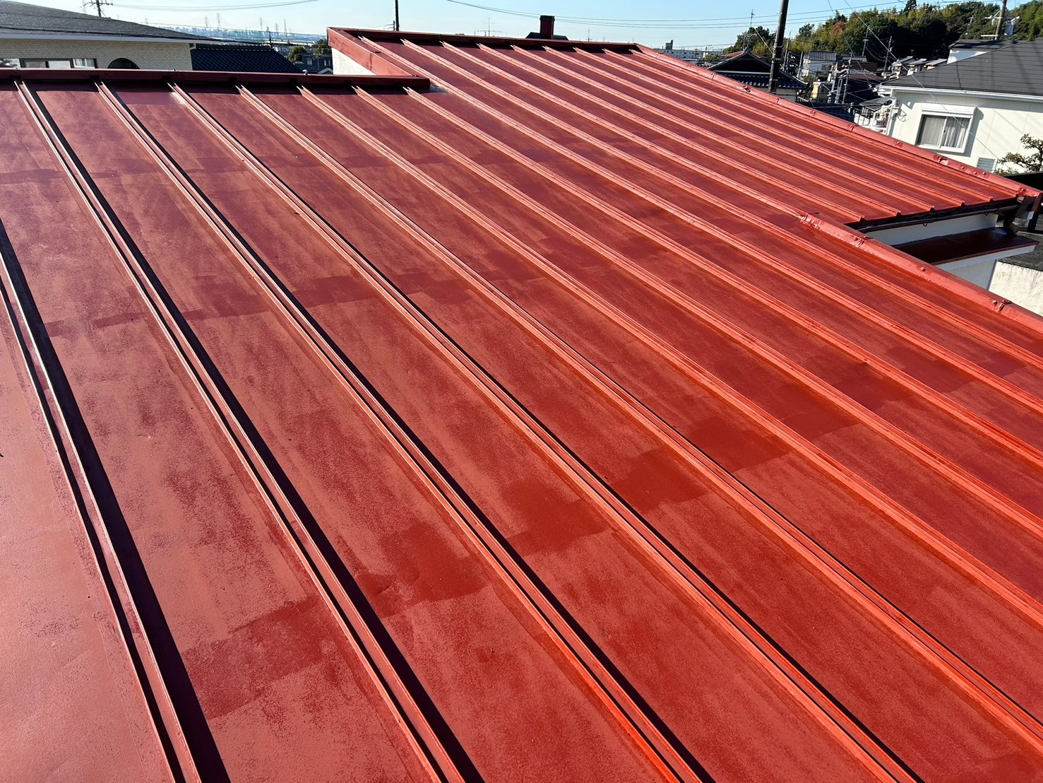 ケレン作業後に下塗り(サビ止め)を行いました。