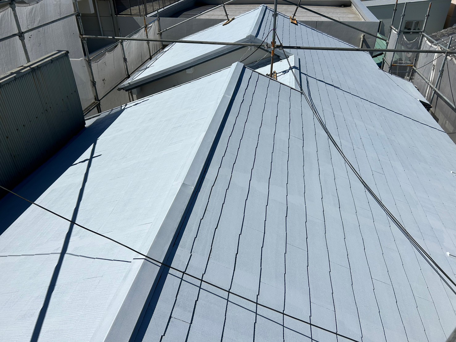 【屋根下塗り状況】