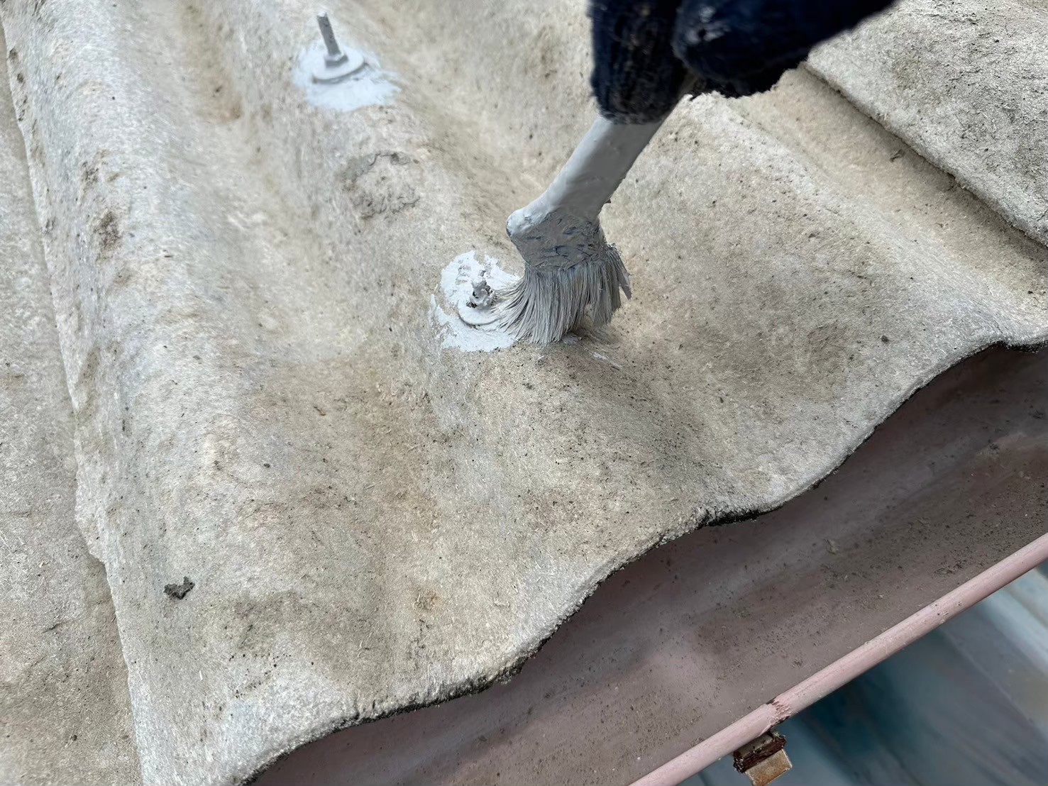 下塗り(サビ止め)の様子になります。