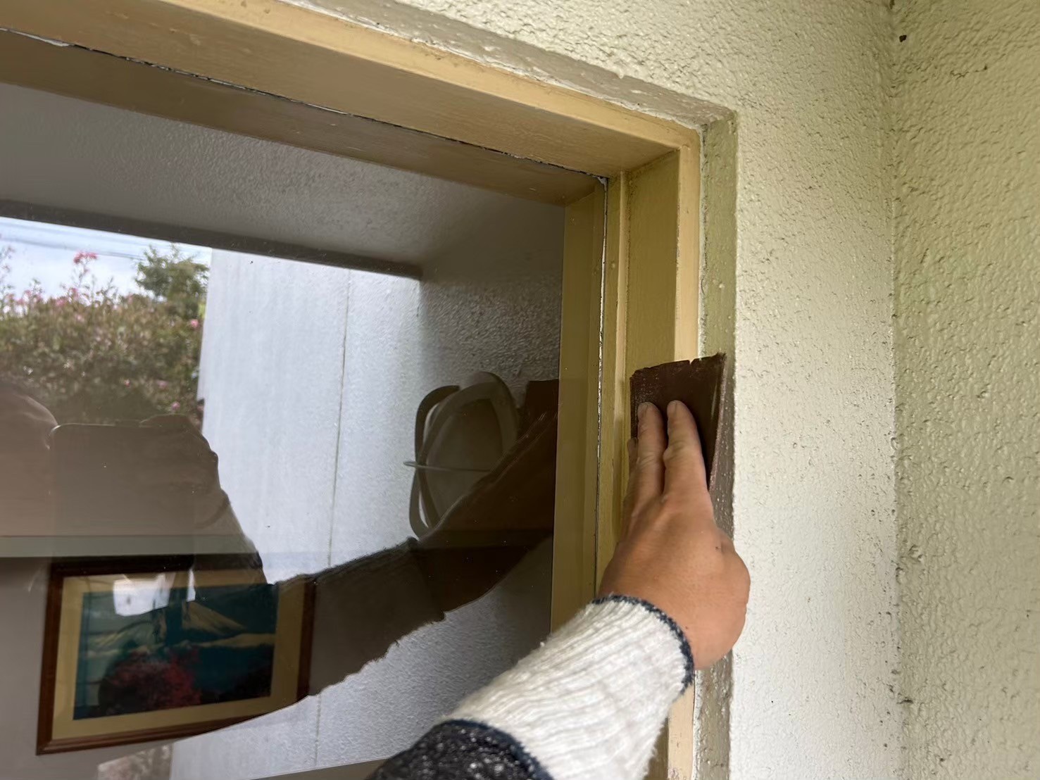 ケレン作業をし塗装するための下地を作っています。