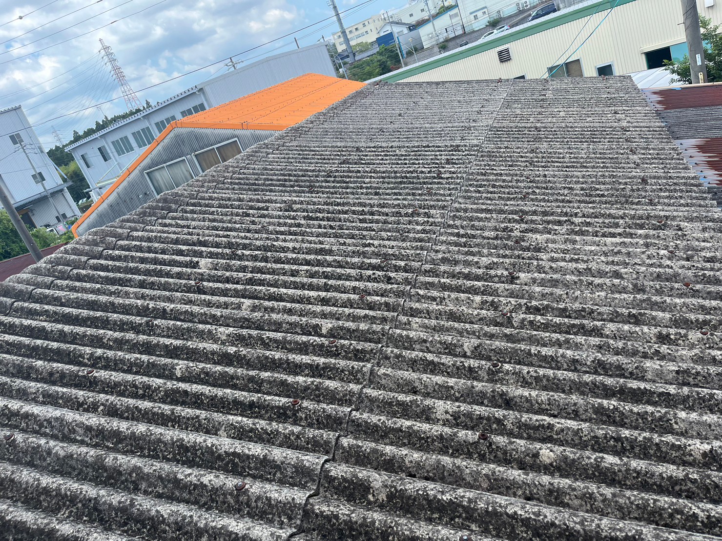 【屋根施工前】苔や藻が発生