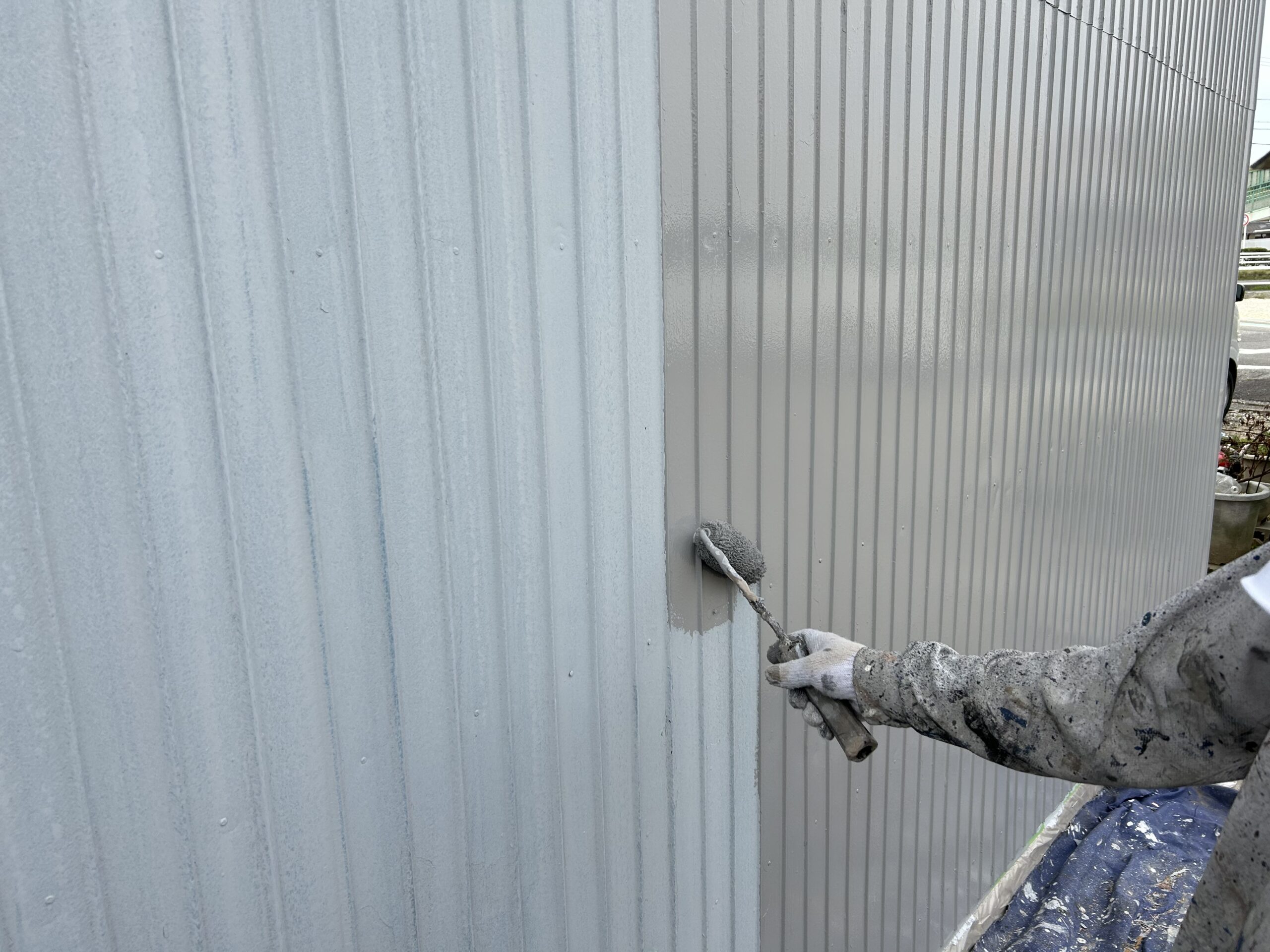 錆止め処理後、中塗りを塗装しました。