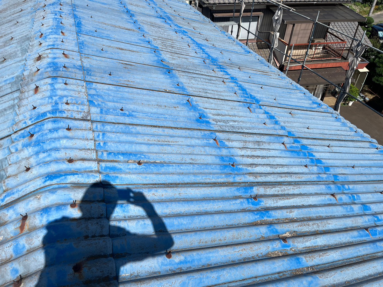 【屋根施工前】塗装の色抜け、剥離等が発生